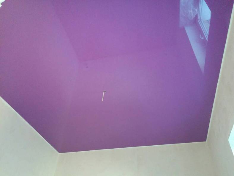 Фото фиолетовый натяжной потолок