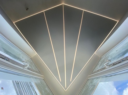 натяжные потолки световые линии в киеве art decor